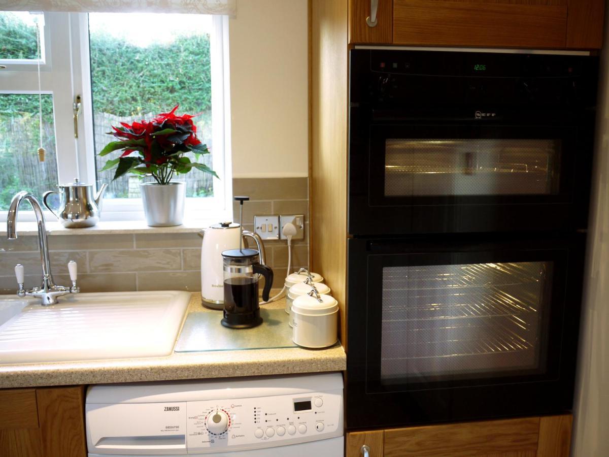 Cosy Stone Cottage, The Bungalow Perrotts Brook Cirencester Exterior foto
